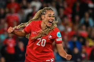 Suiza gana 2-0 a Islandia y clasifica a Noruega para cuartos de la Eurocopa femenina