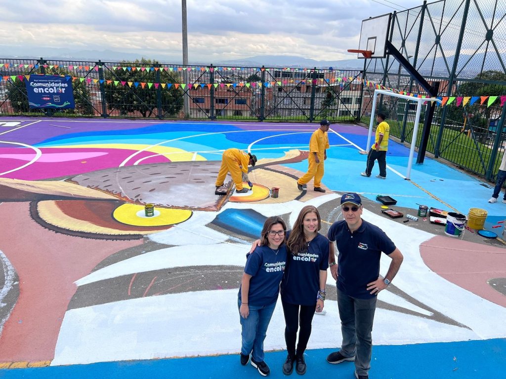 Tejidos Urbanos, iniciativa que lidera primera dama de Bogotá, revitaliza una cancha en Ciudad Bolívar