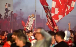 Título del Liverpool abre el campo a una lucha sin cuartel por Europa