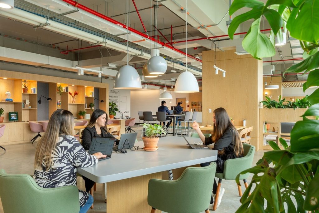 Trabajo Híbrido: de tendencia global a estrategia de crecimiento empresarial