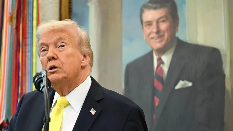 Trump confirma que estudia opciones de intervención militar en Venezuela