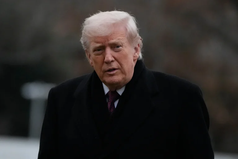 Trump exige a Venezuela devolver activos estadounidenses y defiende el “bloqueo” a petroleros
