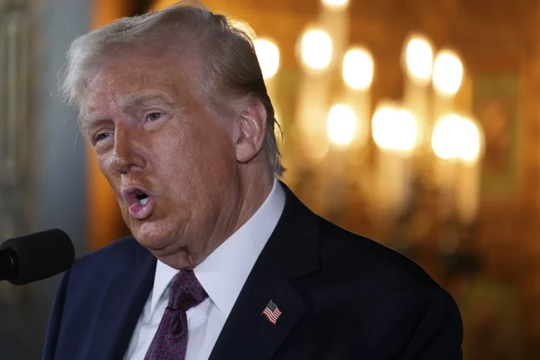 Trump no descarta uso de fuerza militar para controlar Groenlandia y el Canal de Panamá