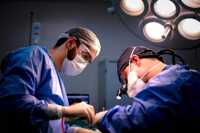 Tumor del cuerpo carotídeo: cirugía de alta precisión en zona vascular crítica