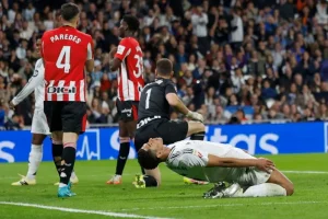 Un gol ‘in extremis’ de Valverde mantiene al Real Madrid con vida en Liga
