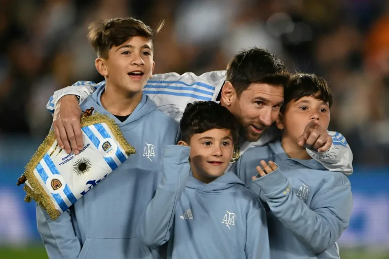 Uruguay, Colombia y Paraguay se anotan en el Mundial en emotivo adiós de Messi