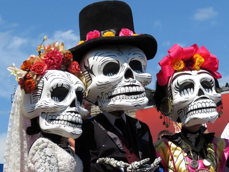 Viva un inolvidable Día de los Muertos en el Caribe mexicano