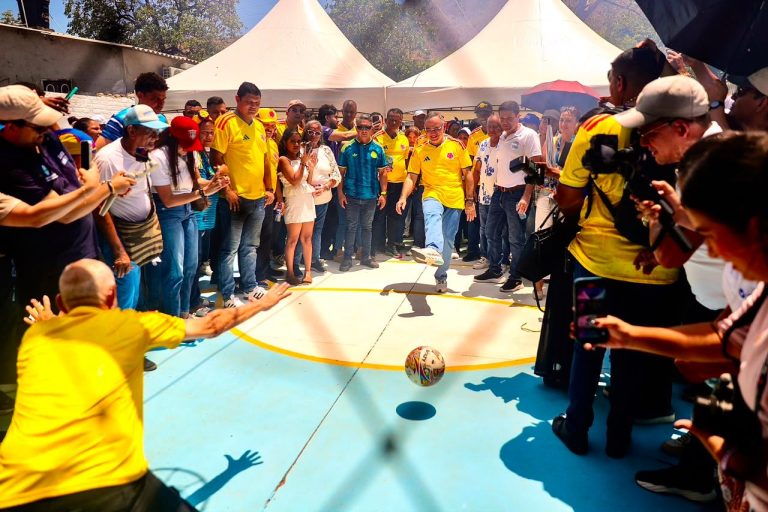 “Ya no es promesa, es realidad”: Pinedo entrega cancha múltiple en Bastidas