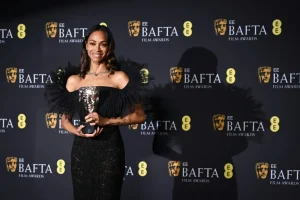 Zoe Saldaña gana el BAFTA británico como mejor actriz de reparto por “Emilia Pérez”