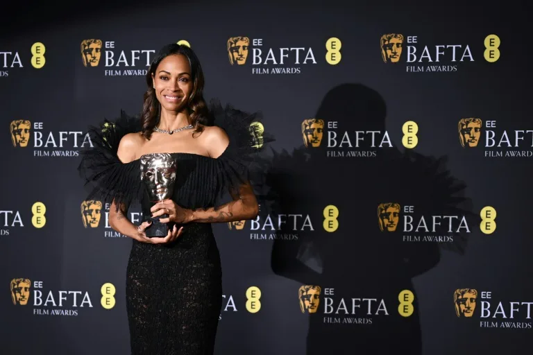 Zoe Saldaña gana el BAFTA británico como mejor actriz de reparto por “Emilia Pérez”