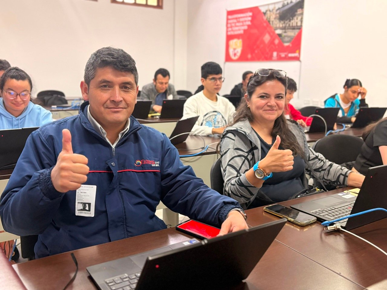 Alcaldía Local de Suba y ETB fortalecen las habilidades digitales de la comunidad
