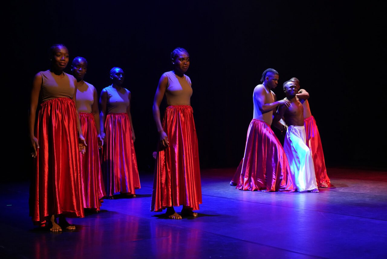 Bailarinas a 30 metros altura y un homenaje al Teatro la Candelaria