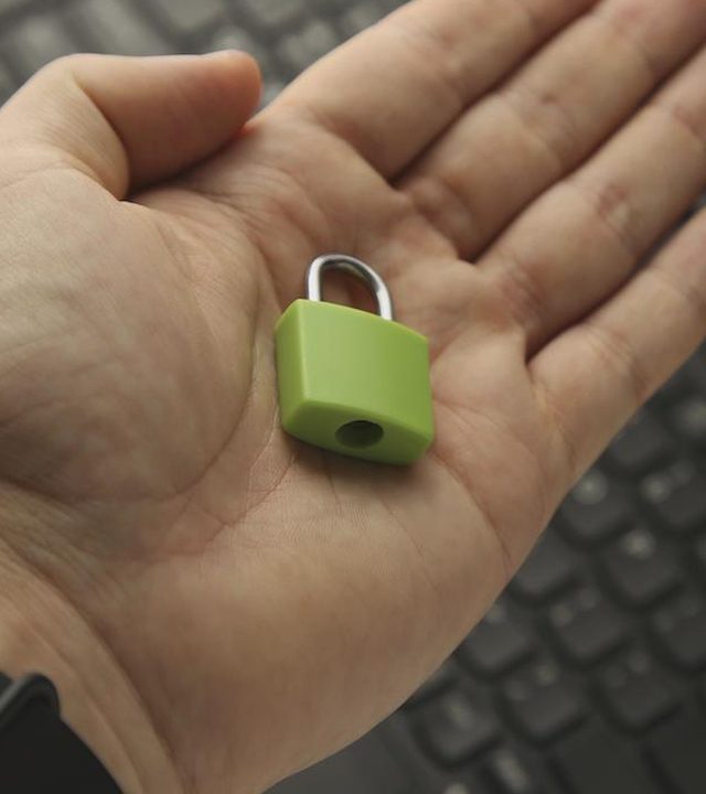 cropped-view-shands-typing-on-laptop2